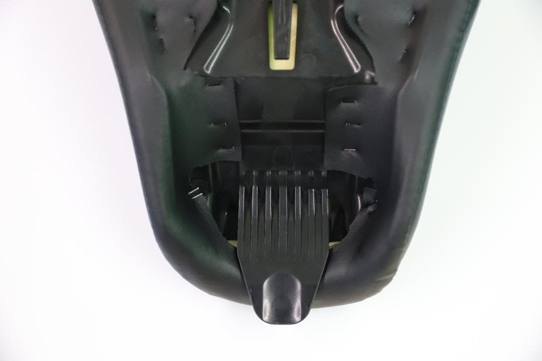 stomu ハーレー純正シート　スポーツスター　48　XL1200X