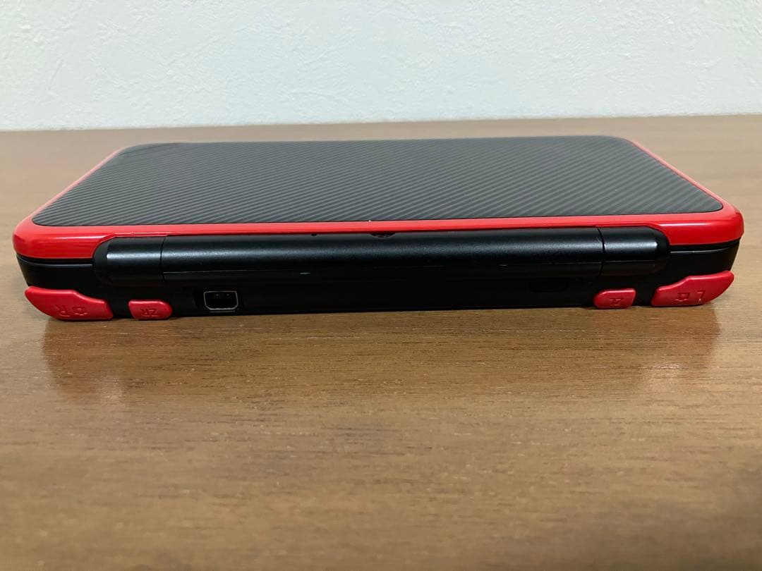 動作確認済Newニンテンドー2DS LL レッド×ブラックマリオカート7パック