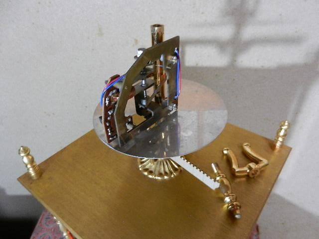 一挺天符や文字盤が古い和時計を彷彿させる電池式置時計（旭ダウ記念品）