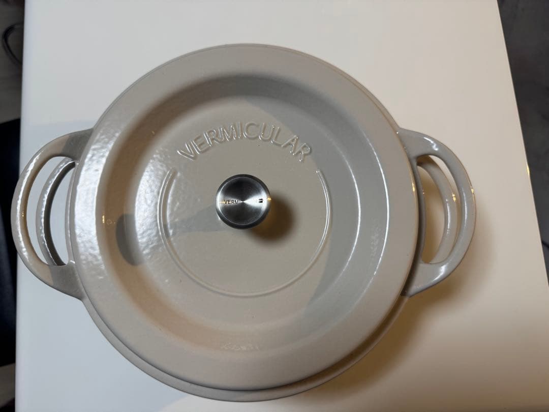 バーミキュラオーブンポット26センチ　ホワイト