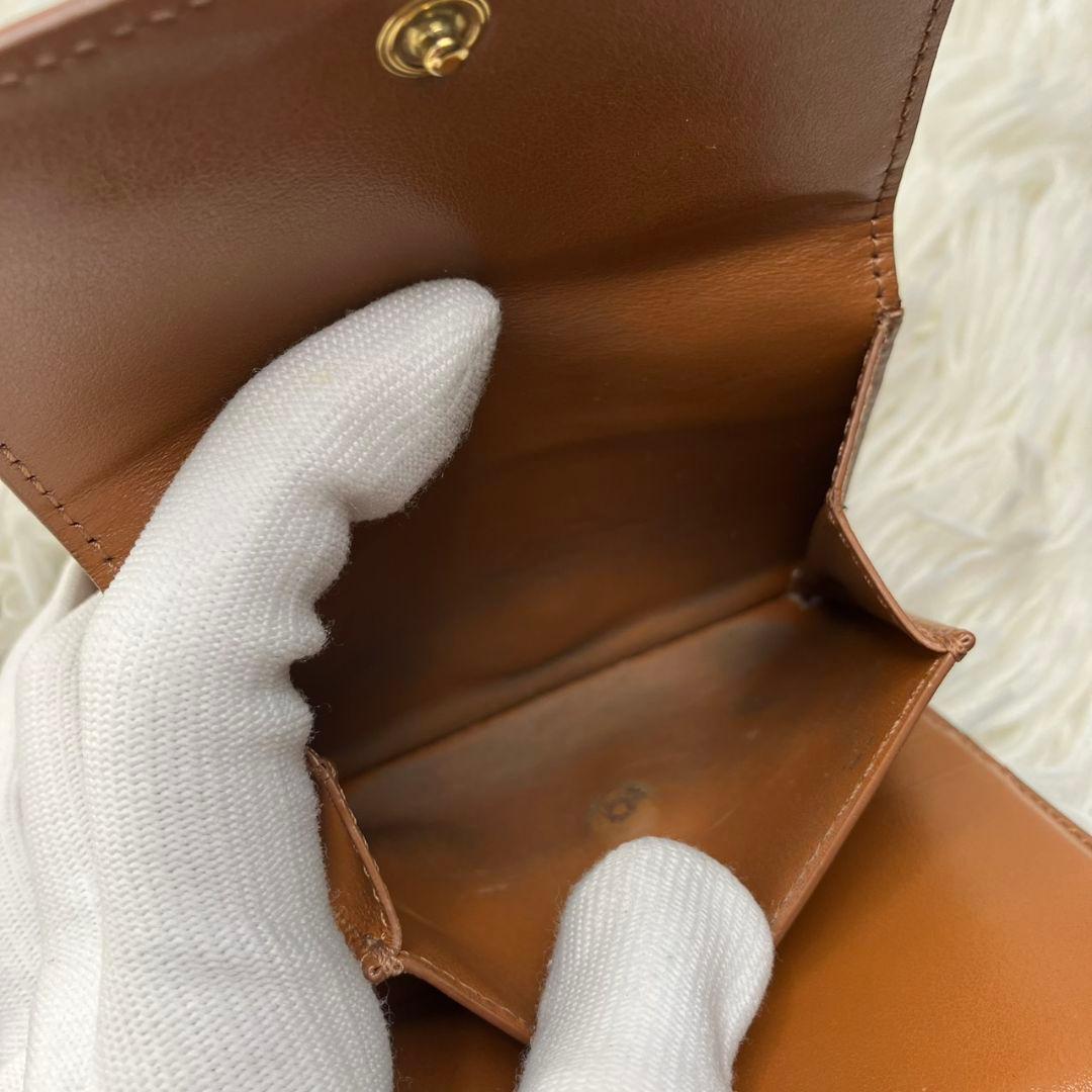 ラテ様✨ CELINE スモール トリフォールド ウォレット トリオンフ レザー