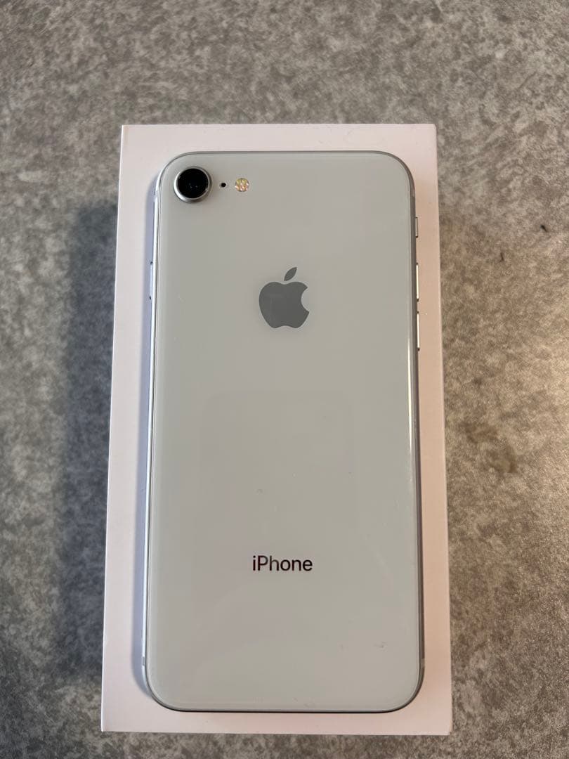 iPhone 8 本体 【初期化済み】