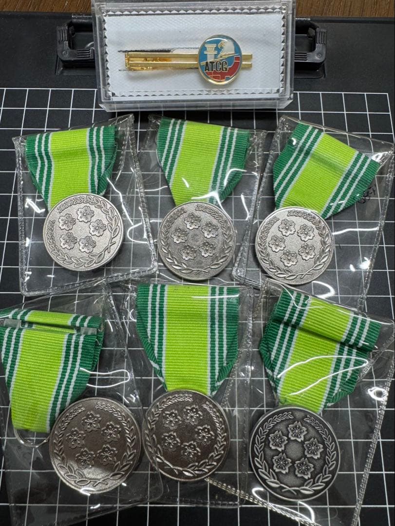 自衛隊 功労賞メダルセット　おまけピンバッジATCG