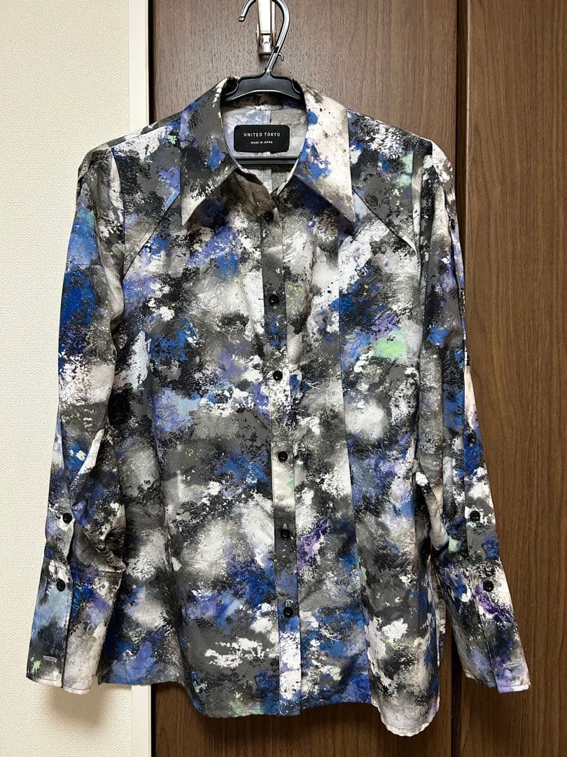 UNITED TOKYO プラケットスリーブプリントブラウス