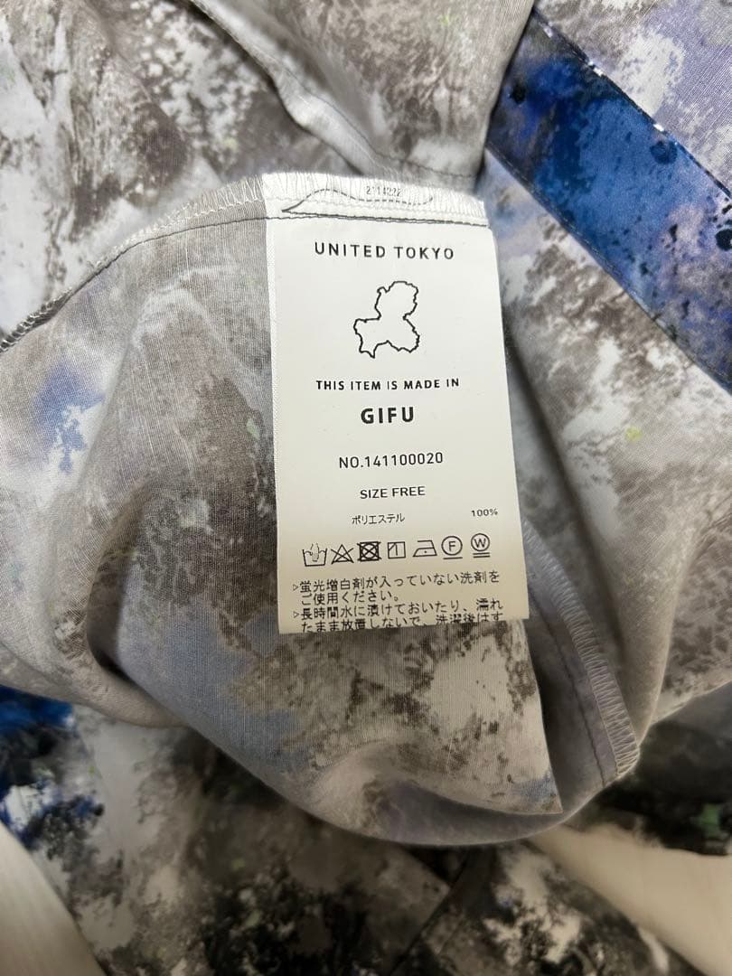 UNITED TOKYO プラケットスリーブプリントブラウス