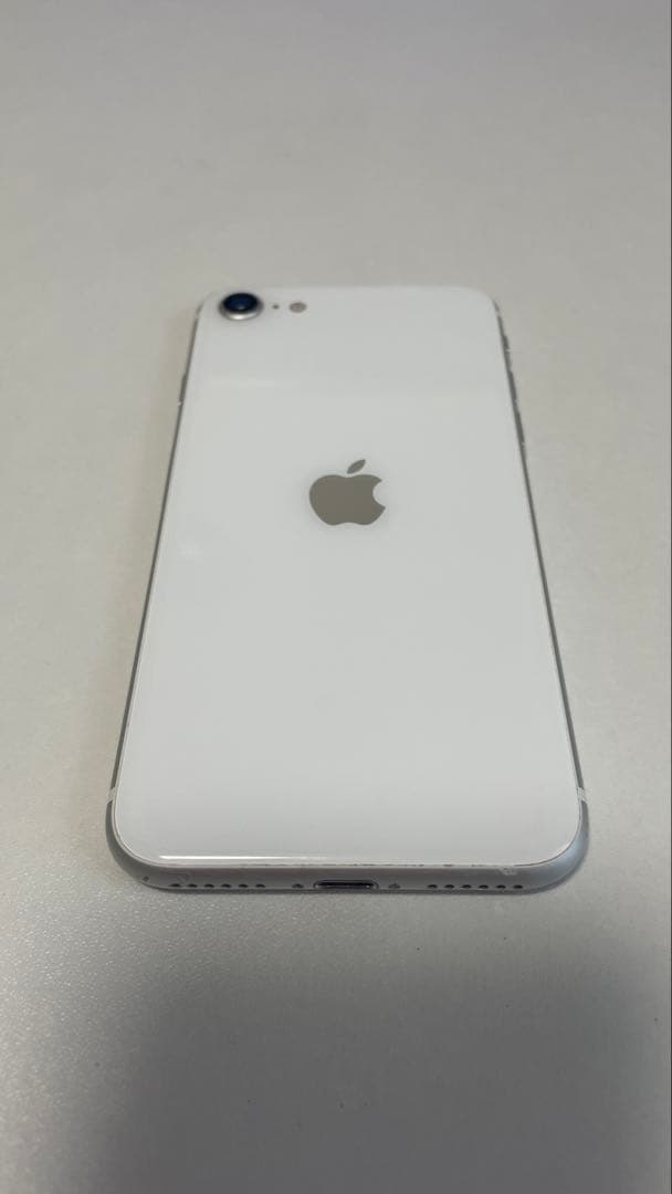 Apple iPhone se 第2世代　ホワイト 本体