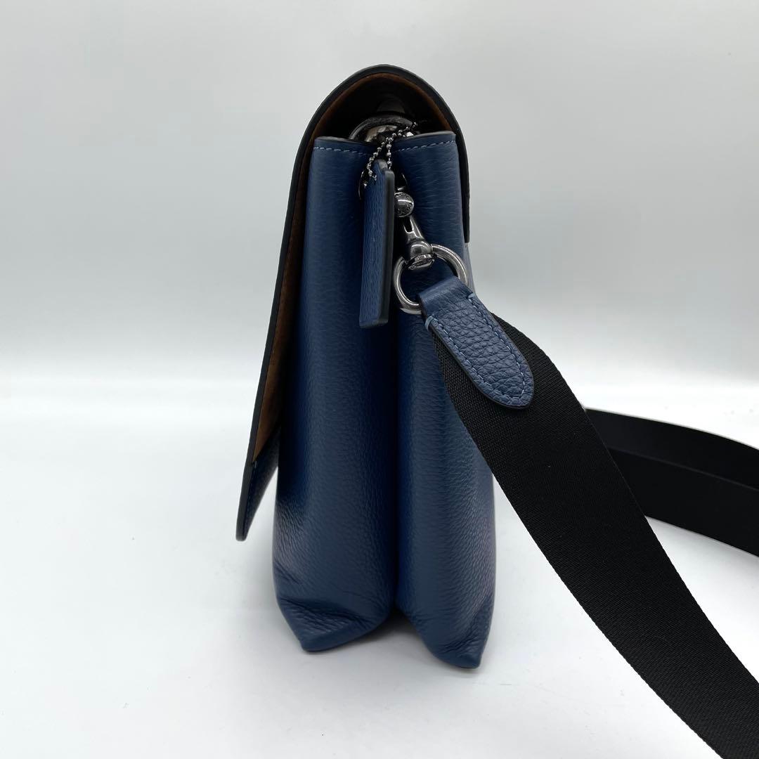 【未使用級】コーチ　ケイレブ　メッセンジャーバッグ　ガンメタ　レザー　青