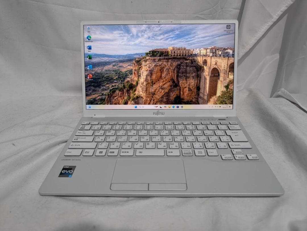 ☆高性能☆ 富士通 LIFEBOOK 第12世代 i7-1255U 軽量834g