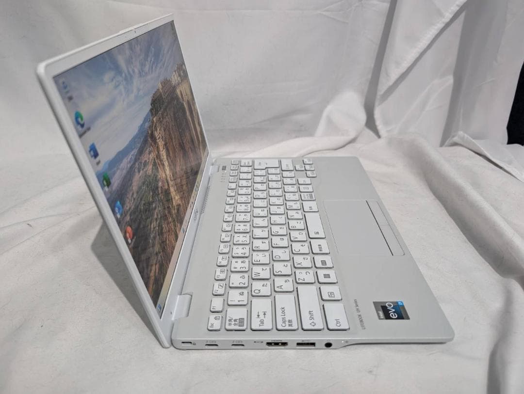 ☆高性能☆ 富士通 LIFEBOOK 第12世代 i7-1255U 軽量834g