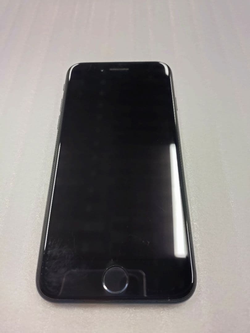 4-377 iPhoneSE　ブラック　64GB　本体　SIMロックなし