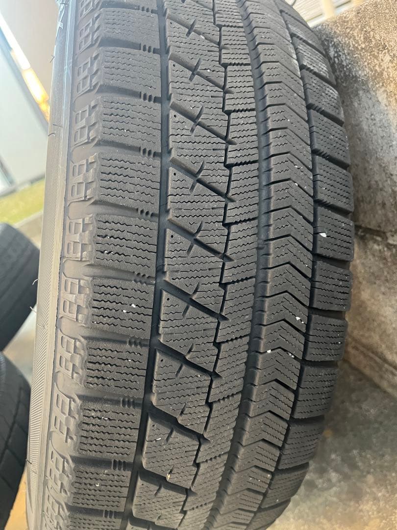 【手渡し限定】プリウス他　スタッドレス　ブリザックVRX 195/65/R15