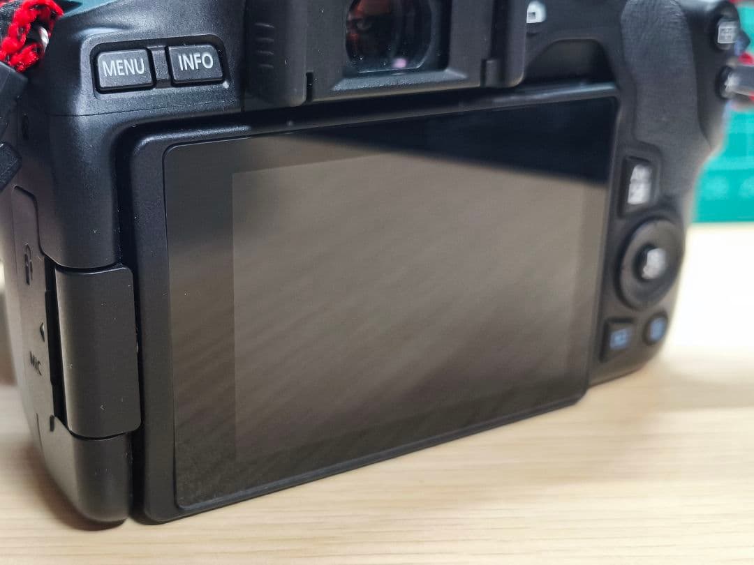 【美品】Canon EOS Kiss X10 デジタル一眼レフ