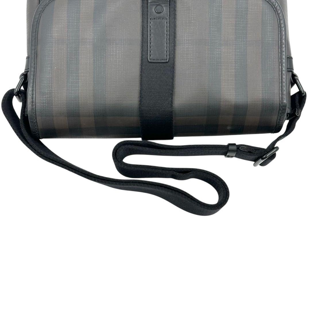 【美品】バーバリー　ショルダーバッグ　メッセンジャー　ノバチェック　メンズ