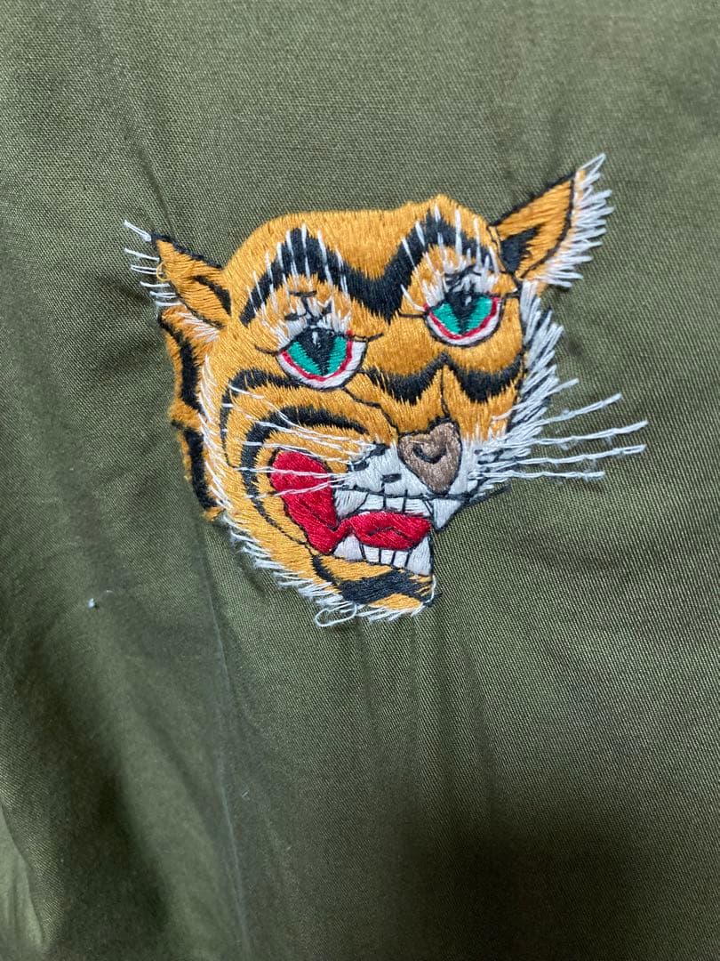 東洋エンタープライズ オリーブグリーン色 虎刺繍 ベトジャン