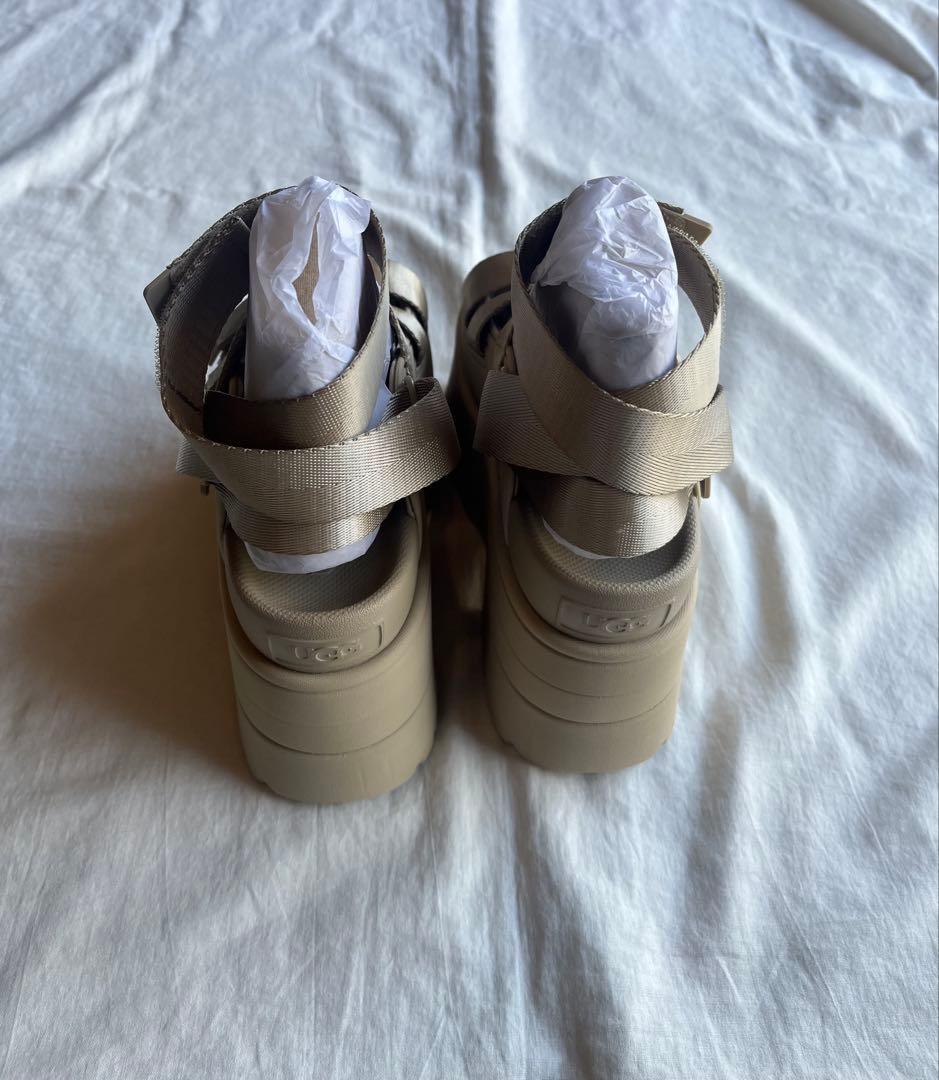 UGG 厚底サンダル　GOLDENRISE