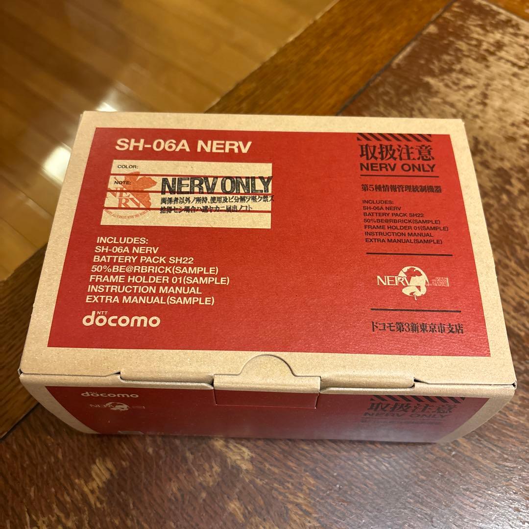 SH-06A NERV 本体と付属品