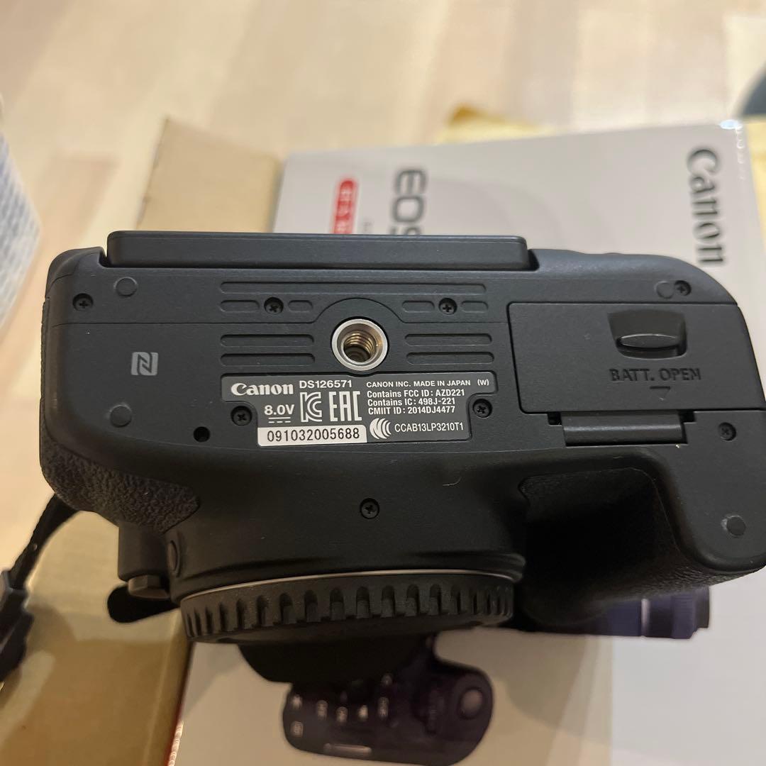 Canon EOS kiss x8i デジタル一眼レフ