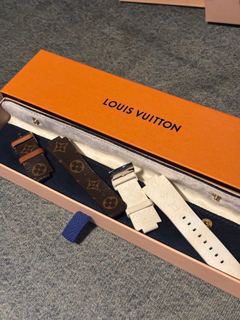 LOUIS VUITTON デジタル腕時計 本体とストラップ