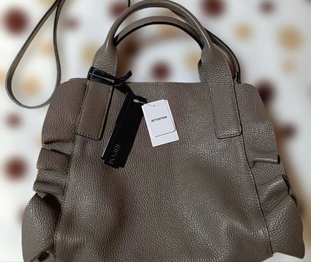 レ*ン様 リパーニ 本革 フリルバッグ