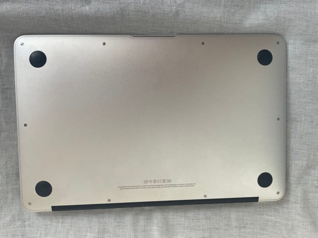 Apple MacBook air 11inch モデルA1465 シルバー