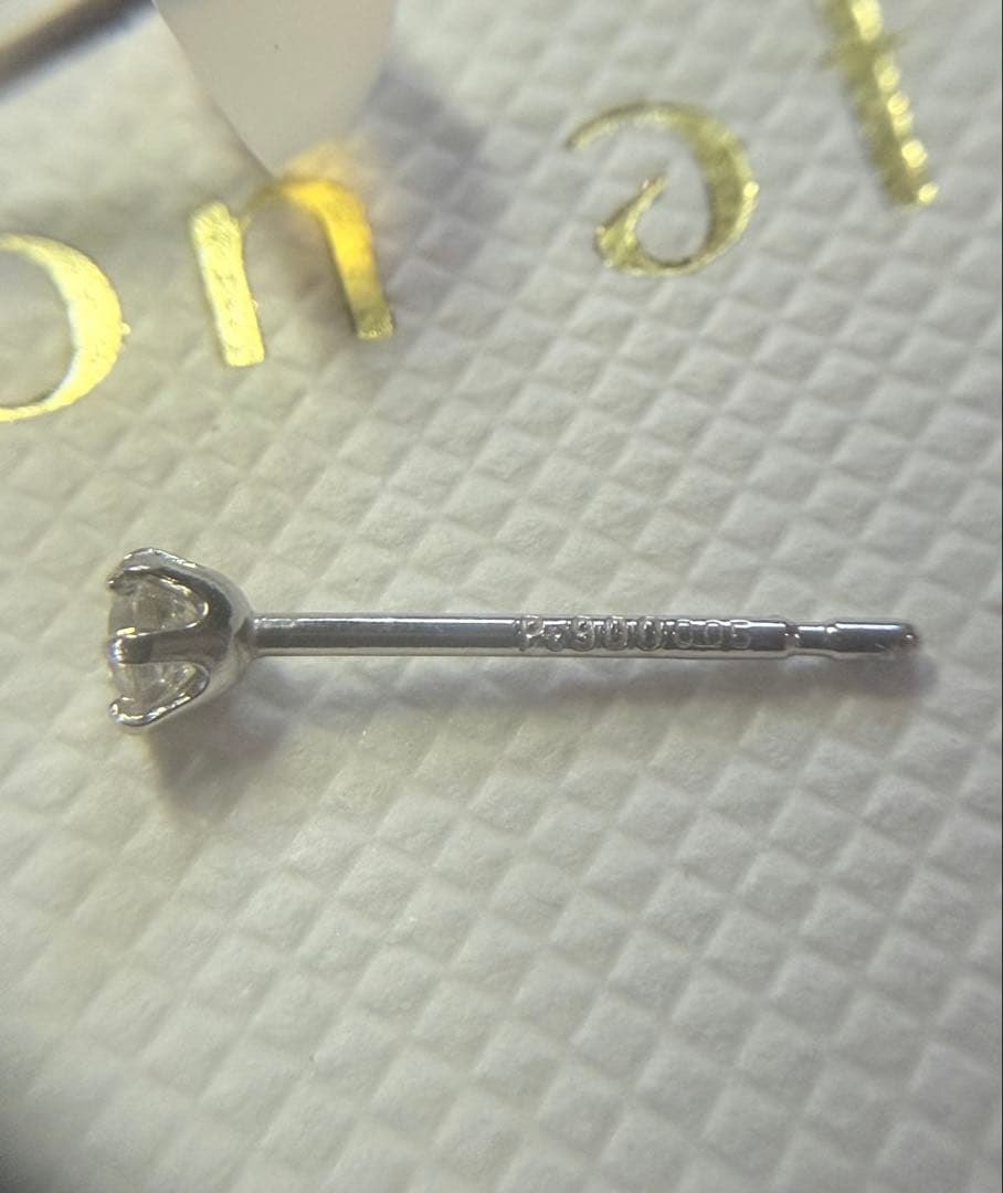 ■現行品■【con affetto】Pt900一粒ダイヤモンドピアス/0.1ct