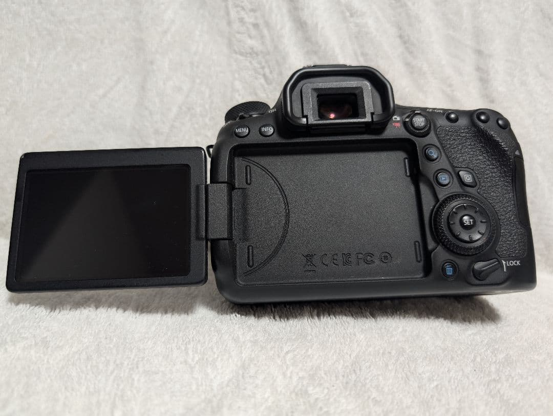 Canon EOS 6D Mark II ボディ