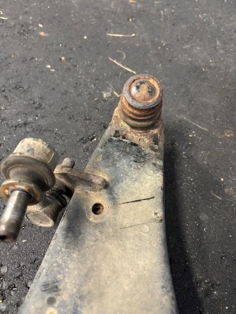 ◆オニー様◆sj5 スバル フォレスター フロントロアアーム ◆