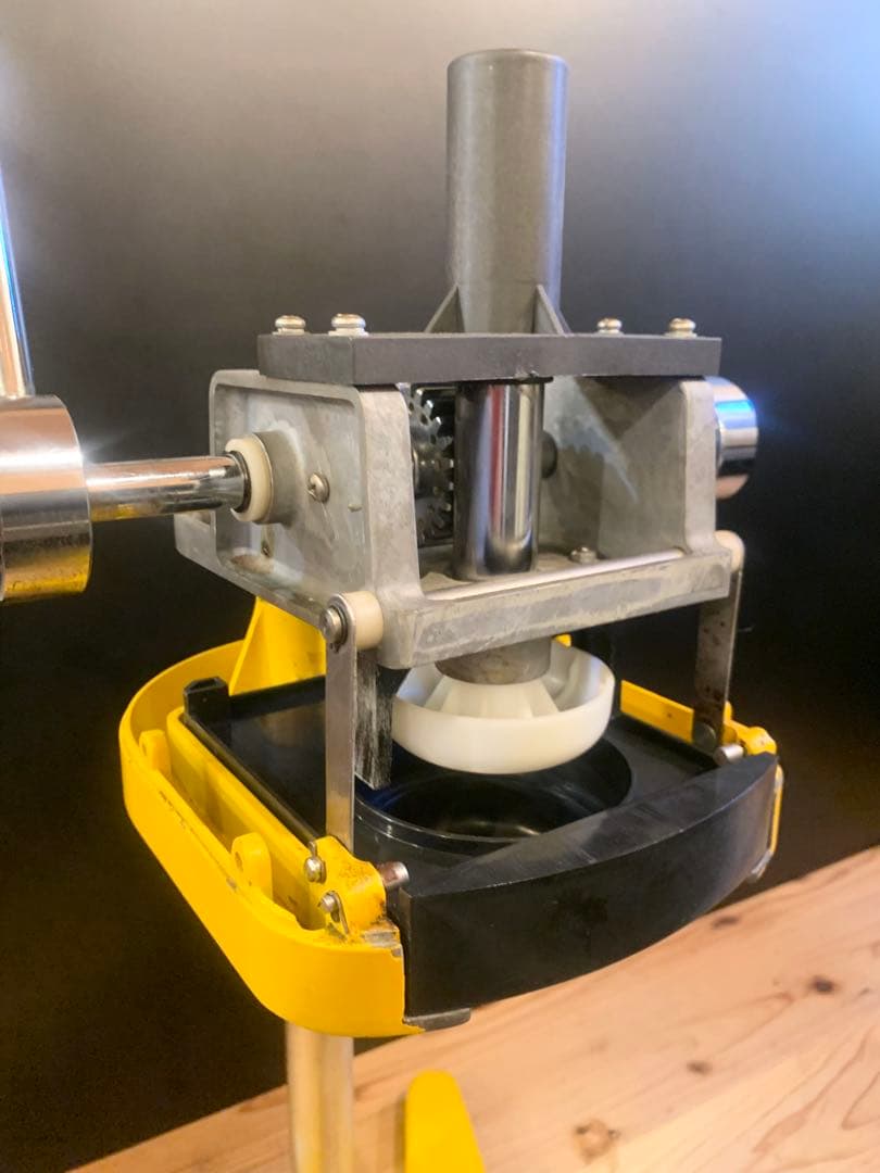 めいらく　スジャータ　カップアイス　手動式ソフトクリーム抽出機ワンショット