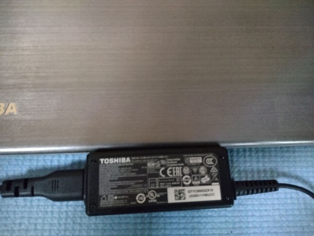 軽量薄型 東芝 KIRA V832 Core i5 8GB SSD256GB