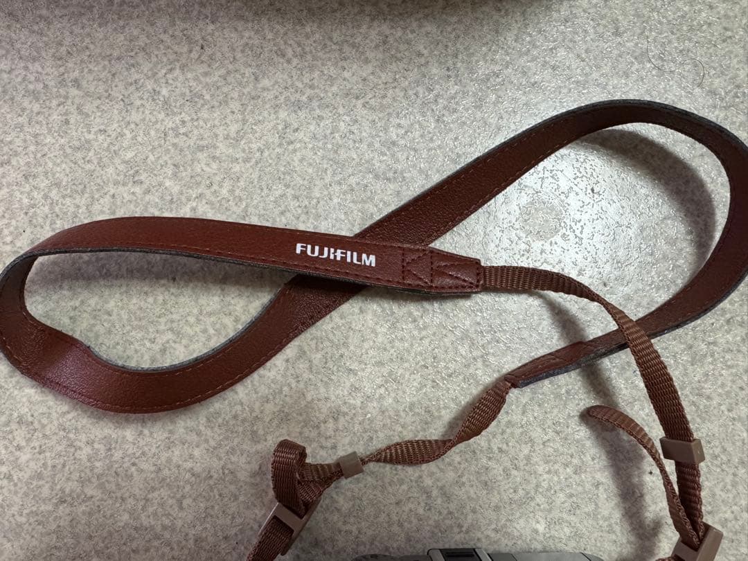 【オプション有】FUJIFILM X-A5 レンズキット SILVER