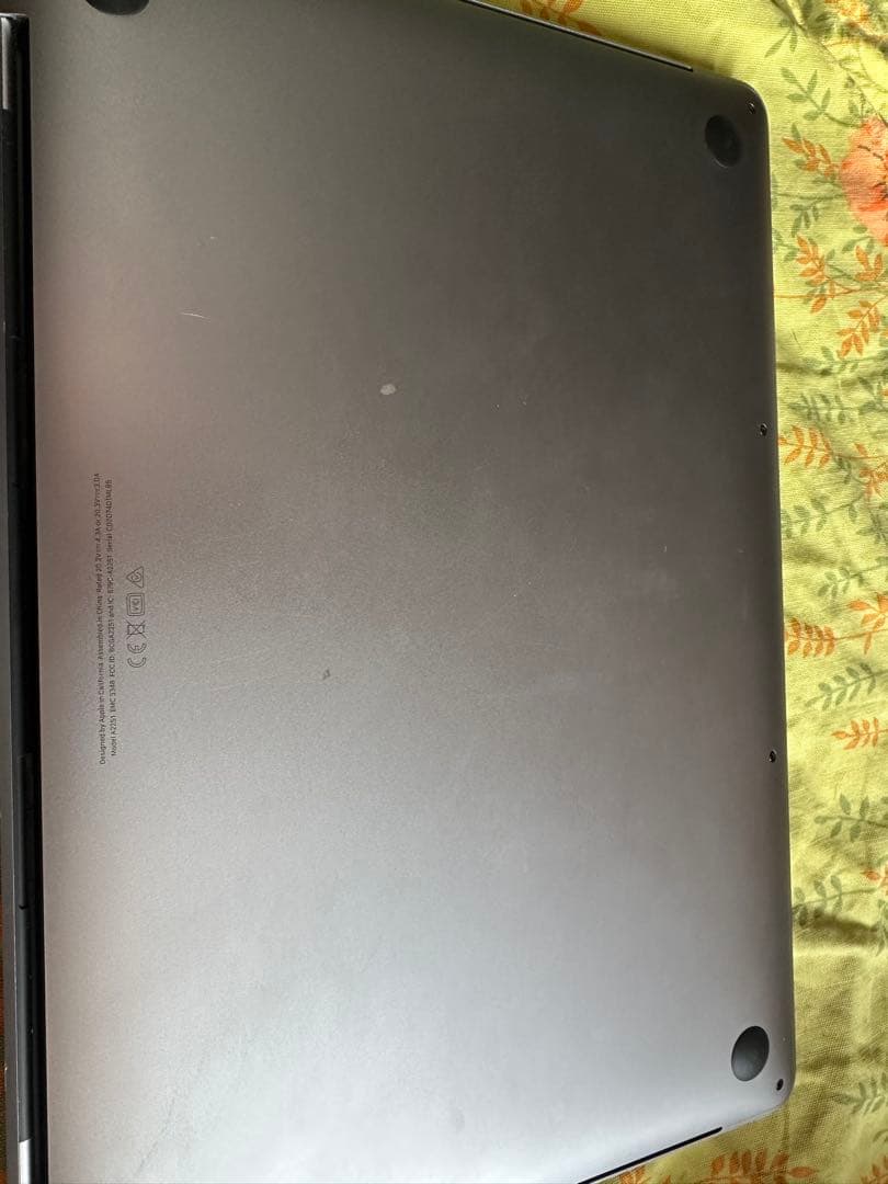 MacBook Pro 13インチTouch Bar2018年電源入らず部品取り