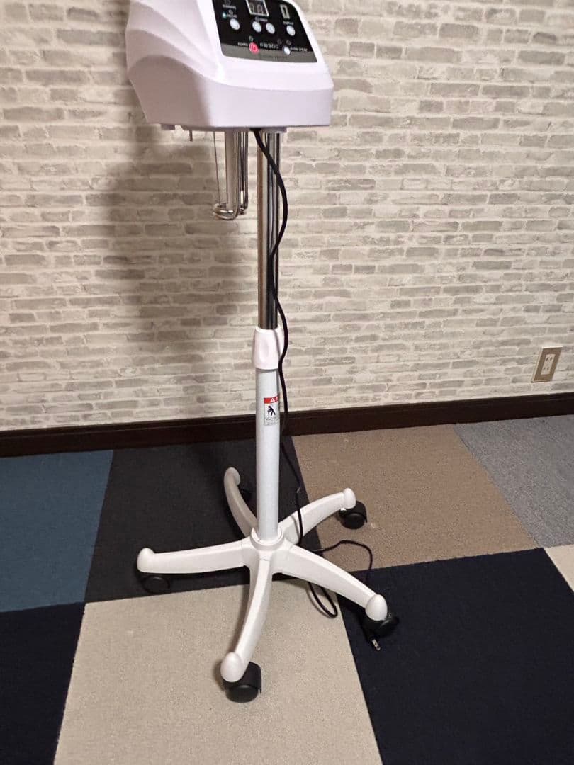 セブンビューティー　オゾンフェイシャルスチーマー　FS300 ホワイト