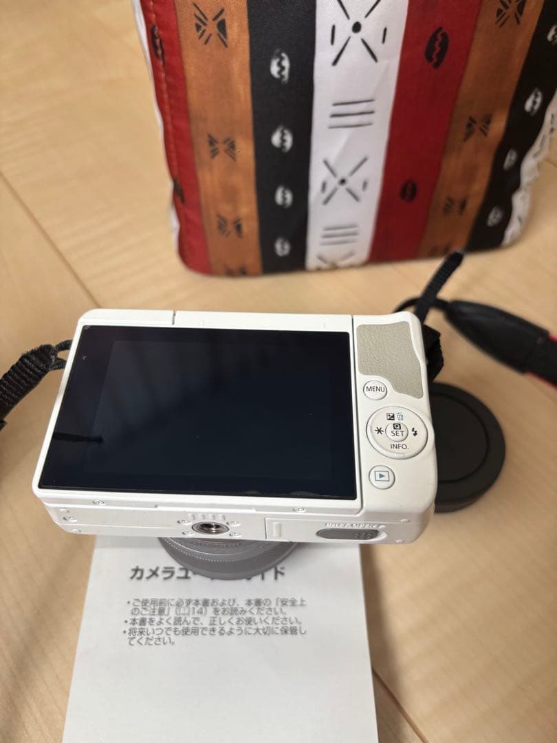 Canon EOS M10 ミラーレス一眼 本体とレンズ付き