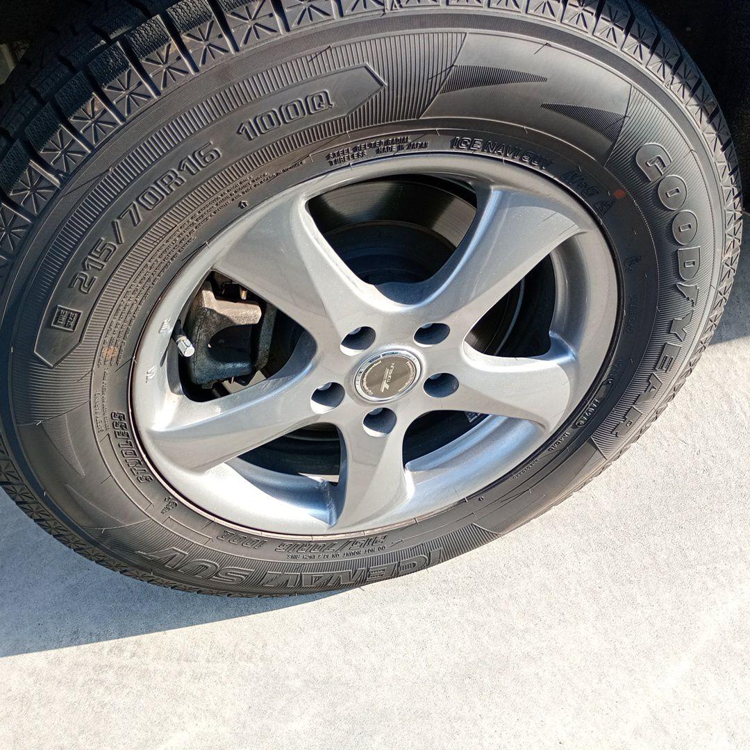 Goodyear SUV用スタッドレスタイヤ 215/70R16 ホイールセット