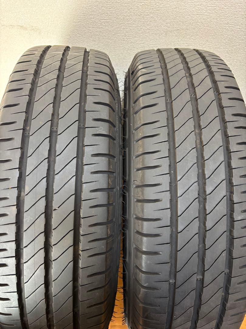 トヨタ　ハイエース　純正アルミ　ミシュランAGILIS3 ナット有り