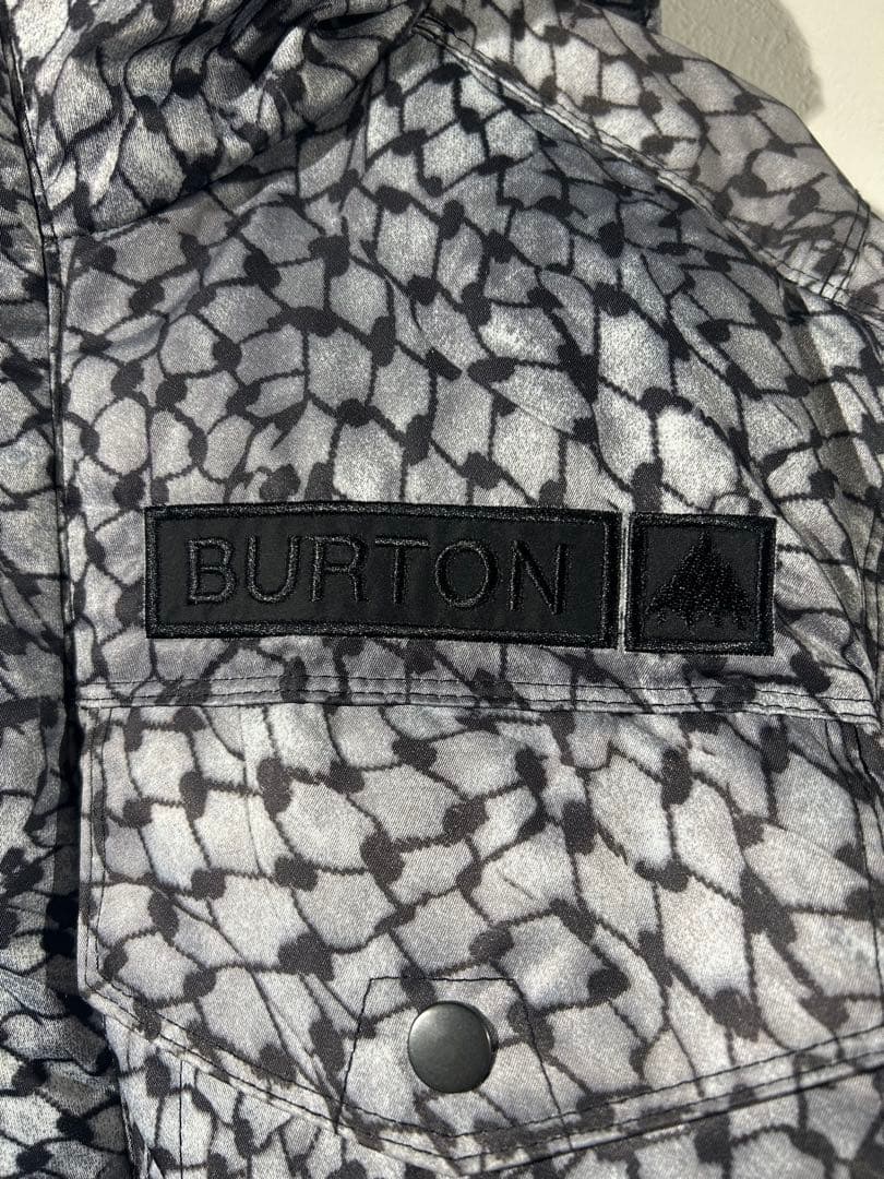 BURTON スノーボードジャケット　ダウンジャケット