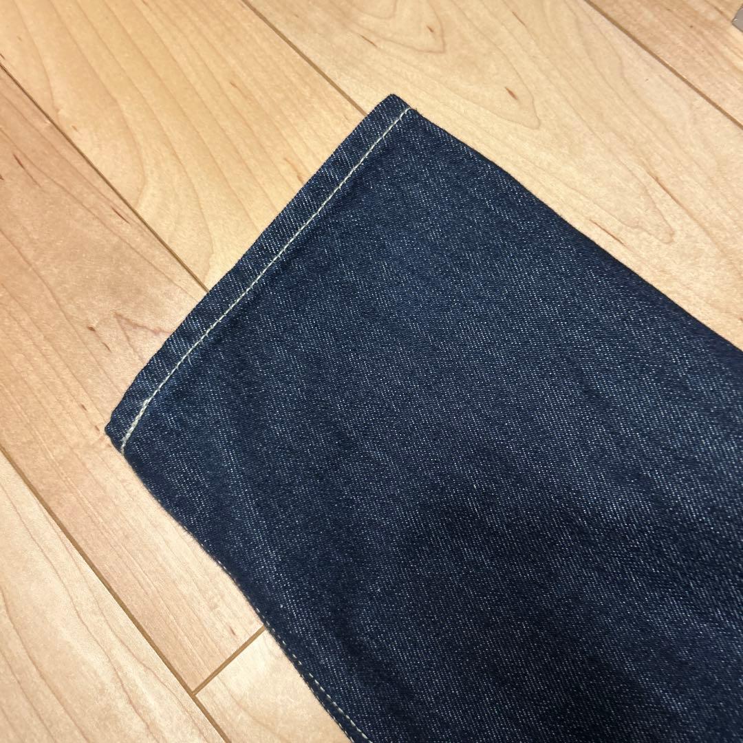 【OUR】こだわりシルエットのデニムパンツ