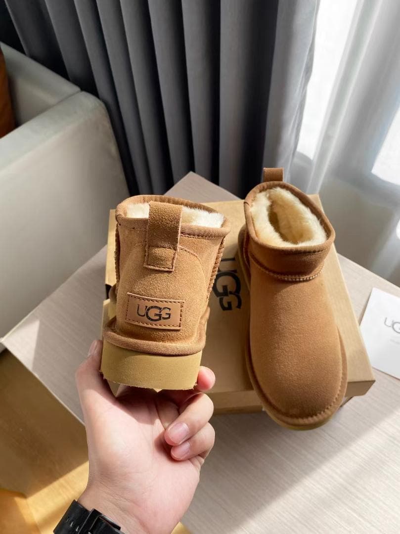 セール！UGG ベージュ ショートブーツ