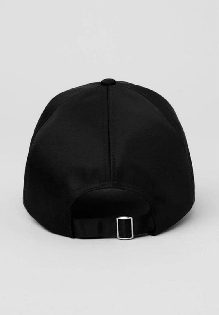 alo サテン Off-Duty キャップ ブラック