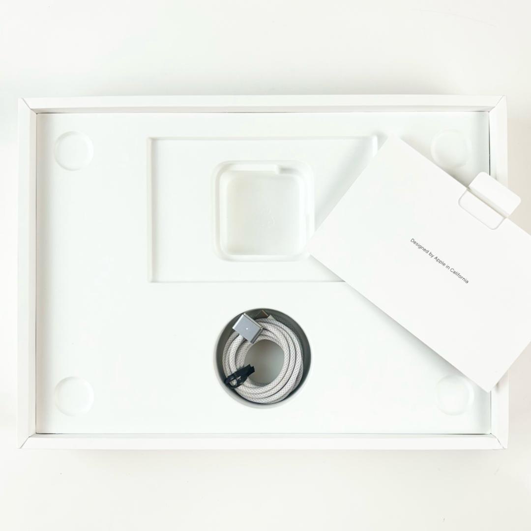 【極美品】MacBook Air M2 2022 13.6インチ A2681