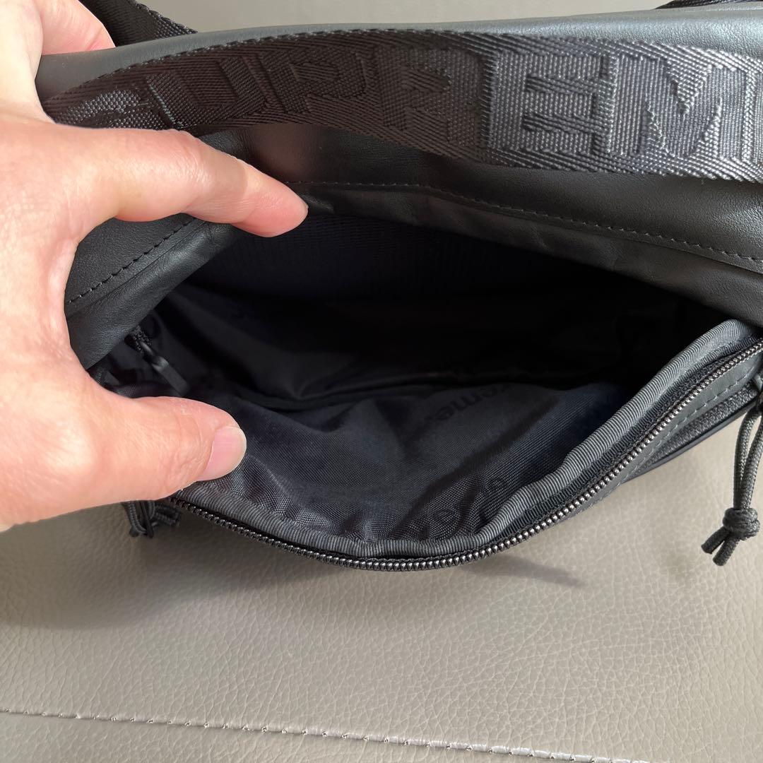 シュプリーム レザー　黒　ボディバッグ