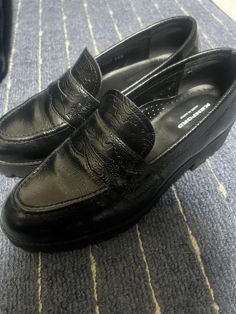 靴 KENFORD WOMENS TANK SOLE EMBOSSED LOAFER