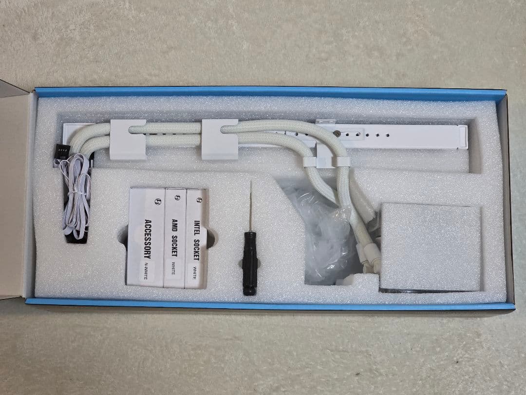 Lian Li HydroShift II LCD-C 360N ホワイト