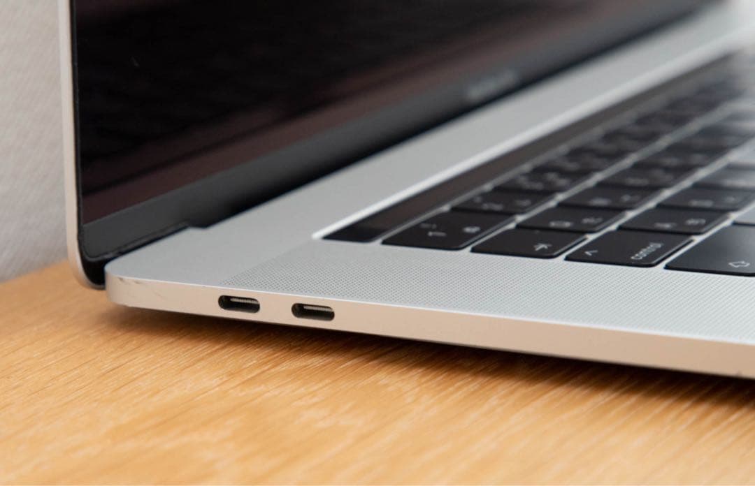 美品：MacBook Pro 15 2018年モデル i7/32GB/256GB