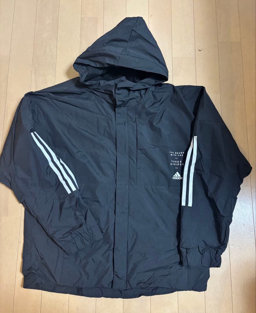 送料込み　adidas ウィンドブレーカー上下セット