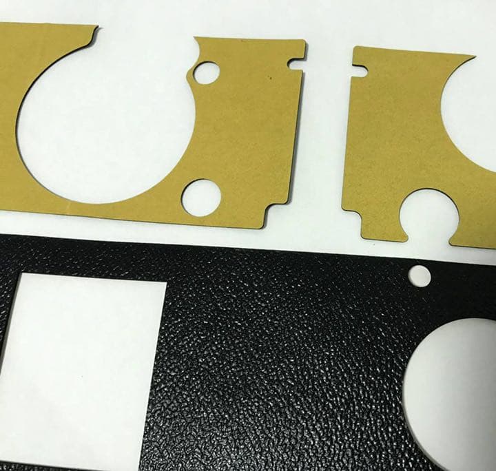 ローライ 二眼 2.8F（黒文字盤）/3.5F（黒文字盤）用 皮を飾ります