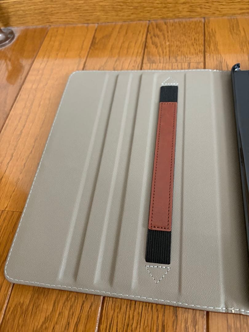 （ぴー様用）iPad 第5世代 シルバー WIFI 32GB ケース付き