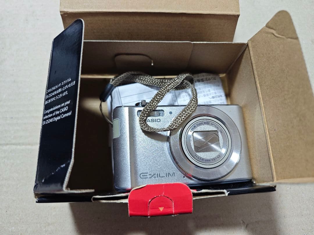 CASIO EXILIM EX-ZS240 デジタルカメラ　中古品