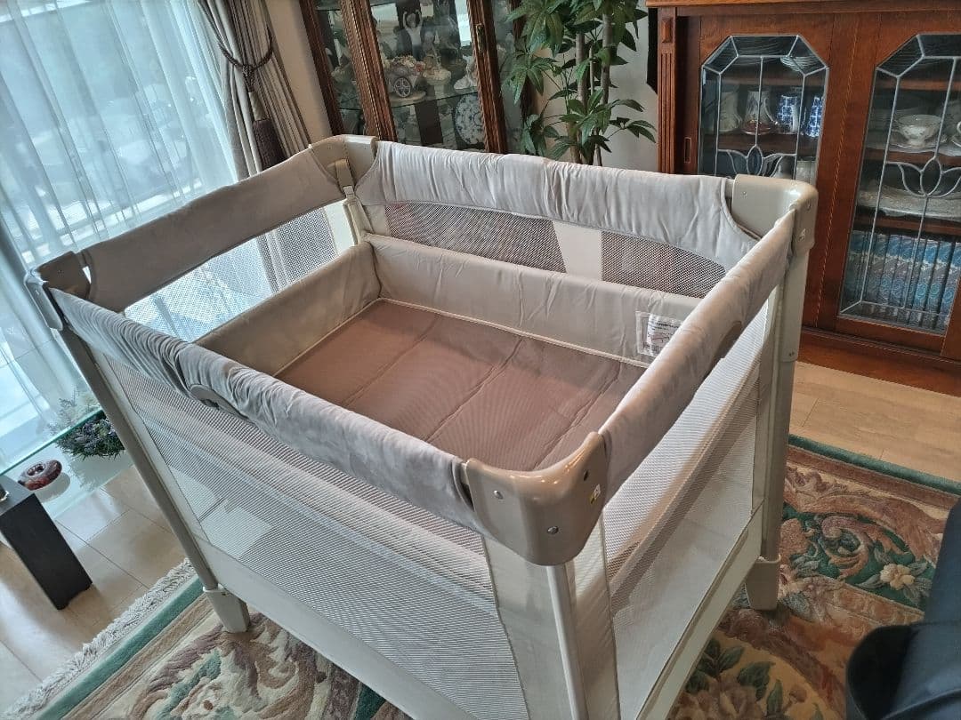 アップリカ　ココネルエアープラスAB ベビーベッド