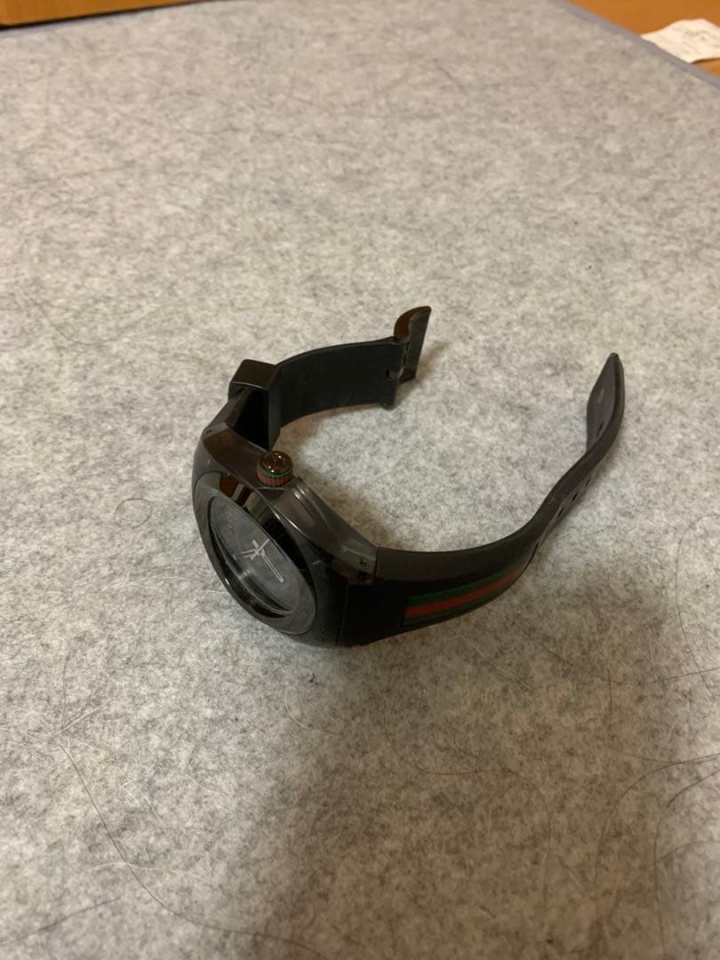 [極美品] GUCCI ブラックラバーベルト 時計　137.1